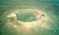 Il y a environ 50.000 ans, la météorite de Canyon Diablo a percuté la Terre formant ce cratère de 1.400 mètres de diamètre et 190 mètres de profondeur. 
