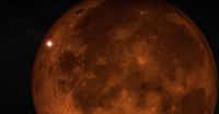 Le flash de l’impact de la météorite sur la Lune éclipsée, vu comme le point brillant en haut à gauche. © J.M. Madiedo, MIDAS, YouTube