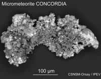 Une micrométéorite récoltée non loin de la base Concordia en Antarctique (Dôme C, 73°S, 123°E). Crédit : CSNSM-Orsay-CNRS / Ipev