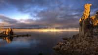 Le lac Mono, en Californie, dans une région désertique&nbsp;de la Sierra Nevada. Ses eaux sont très salées. C'est là qu'on avait retrouvé la&nbsp;bactérie extrêmophile.&nbsp;© Nasa