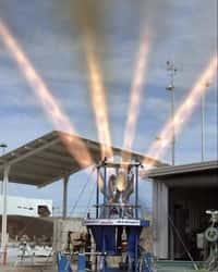 Mise à feu du moteur de sauvetage du futur vaisseau Orion. Crédit Nasa