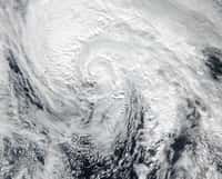 L’ouragan Alex, le premier à se former dans l’Atlantique nord en janvier depuis 1938, photographié le 15 janvier 2016 par le satellite Suomi-NPP. © Nasa, NOAA, Jeff Schmaltz