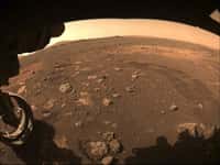 L’une des caméras de Perseverance a capturé cette image alors que le rover de la Nasa effectuait son premier trajet sur Mars, ce jeudi 4 mars 2021. © JPL-Caltech, Nasa