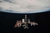 Portrait de famille de l'ISS, une image historique montrant ses vaisseaux d'accès (sauf le HTV japonais). © Nasa