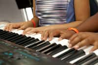 Le travail sur le rythme en musique serait bénéfique aux enfants dyslexiques. © Salvation Army USA West, Flickr, CC by 2.0