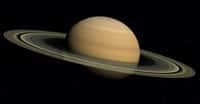 À l’intérieur de Saturne doivent aussi naître des pluies d’hélium. © Florent DIE, Adobe Stock