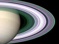 Les anneaux de Saturne sont la structure du Système solaire qui fascinent le plus. Vers 2017, la sonde Cassini devrait s'en approcher comme jamais auparavant et fournir de nouveaux éclairages sur l'histoire de leur formation et leur composition. © Nasa / JPL