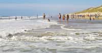 Les baïnes se forment à marée montante le long de la plage. Elles peuvent représenter un danger. © Victorpalych, Shutterstock