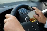 Boire ou conduire, bientôt c'est notre smartphone qui en décidera pour nous et la sécurité des autres passagers. © filrom, Istock.com
