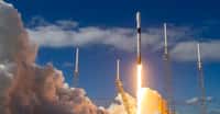 À peine plus de 100 satellites Starlink lancés — sur les quelques 42.000 programmés — et déjà des problèmes se posent pour les astronomes. © SpaceX