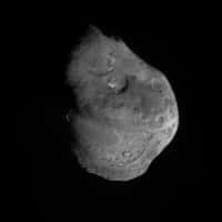 La comète Tempel 1 photographiée en 2005 par Deep Impact va recevoir sa deuxième visite. © Nasa/JPL/Caltech