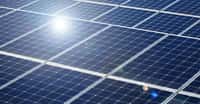 En transformant le rayonnement infrarouge en lumière visible, des chercheurs des universités de Harvard et de Columbia (États-Unis) espèrent améliorer l’efficacité de différentes techniques comme celle des panneaux solaires photovoltaïques. © siro46