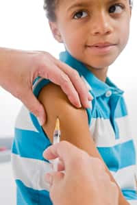 En France, seul le vaccin DTP (diphtérie, tétanos et polio) est obligatoire. Cependant, l’administration du vaccin ROR (rougeole, oreillons et rubéole) est fortement recommandée. © Sanofi Pasteur, Flickr, cc by nc nd 2.0