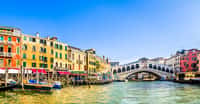 En l’absence de touristes, Venise a retrouvé des eaux claires. Un effet positif de la crise du coronavirus. © fotoo, Adobe Stock