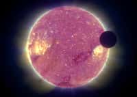 Cette image d'un transit de la Lune devant le Soleil a été réalisée le 25 février 2007 par la sonde Stereo-B. On sait désormais que la face lunaire tournée vers le Soleil modifie la circulation du vent solaire. © Nasa&nbsp;