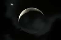 Depuis l'île de La Réunion, Patrice Gourbier a pu photographier la conjonction serrée entre la Lune et Vénus, quelques heures après l'occultation. Crédit Patrice Gourbier

