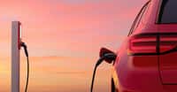 Une équipe internationale de chercheurs montre que la voiture électrique est devenue plus fiable que la voiture thermique. © ParinApril, Adobe Stock