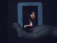 Des chercheurs de chez Samsung sont parvenus à créer un affichage holographique d’une épaisseur d’un centimètre. © Samsung