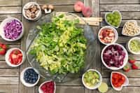 Salade, fruits, baies, légumes : des atouts pour une bonne santé. © Sylviarita, Pixabay
