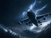 Des avions militaires américains traversent des phénomènes cycloniques régulièrement afin de les étudier. © Hassan, Adobe Stock