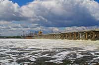 Le barrage de Volgograd est construit sur la Volga en Russie. © yulyao, Fotolia