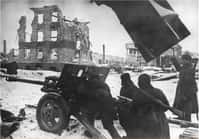 Des officiers d'infanterie soviétique lors de combats de rue vus lors de la bataille de Stalingrad. © Sputnik, Google Images.