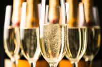 Une coupe de champagne de 0,1 litre libère environ 20 millions de bulles. © Eric Hood, fotolia