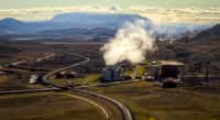 La centrale islandaise de Krafla a été la première à exploiter la géothermie à grande échelle. De nos jours, elle alimente environ 20 % de la population de l’île en électricité. © IceNineJon, Flickr, cc by nc nd 2.0