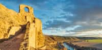 Le château de Zorita de Los Canes domine la vallée du Tage, en Espagne. © Antonio Herrera, Adobe Stock