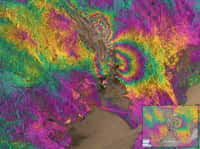 Interférogramme de la déformation du sol survenu après le tremblement de terre du 24 août à Napa Valley (Etats-Unis). Tracé en blanc, l'emplacement de la faille de Napa Occidentale à l'origine du séisme. © Copernicus data (2014), Esa,&nbsp;PPO.labs,&nbsp;Norut, Comet-SEOM Insarap study