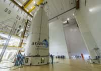 Le composite supérieur du lanceur Ariane 5 qui mettra en orbite les satellites Intelsat 30 et Arsat-1. © Esa, Cnes, Arianespace, service optique CSG
