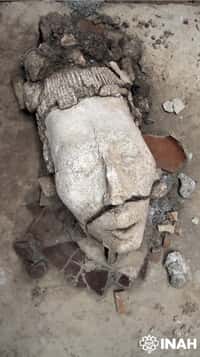 Une sculpture représentant le visage du dieu du maïs a été découverte au Mexique.&nbsp;© Gibrán Huerta, Instituto Nacional de Antropología e Historia (INAH)