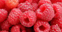 Les framboises sont des petits fruits rouges peu sucrés.&nbsp;© Fir0002, CC by-nc 2.0