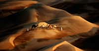 Caravane dans les dunes du désert de Liwa. © Globovision - CC BY-NC 2.0
