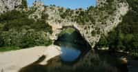Le Pont d'Arc un des plus beaux paysage d'Ardèche. © Vpe, Wikimedia commons, CC by-sa 2.0&nbsp;