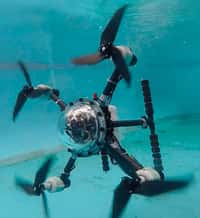 Le drone Mirs-X oriente ses rotors sous l’eau pour évoluer. © Université de Hong-Kong