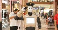 Le robot policier mis en service à Dubaï a été conçu sur la base du robot REEM de la société espagnole Pal Robotics. © Dubai Media Office


