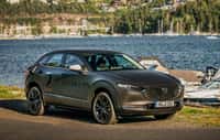 Le groupe motopropulseur de la future Mazda 100 % électrique a été testé sur le châssis du SUV CX-30, mais le constructeur assure qu’il s’agira d’un modèle totalement inédit. © Mazda