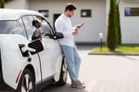 Les bornes de recharge à domicile sont de plus en plus prisées par les utilisateurs de véhicules électriques © puhhha, Adobe Stock