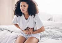 L'endométriose est une maladie très invalidante pour certaines femmes. © Rene La/peopleimages.com, Adobe Stock