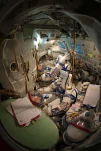 L'intérieur, très exigu, d'une capsule Soyouz, a servi de logement à trois astronautes plus longtemps que prévu cette semaine. © Esa, S. Corvaja