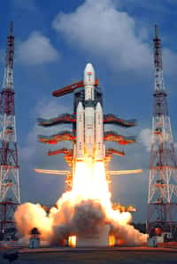 Le nouveau lanceur lourd GSLV-MkIII de l'Isro (l'agence spatiale indienne), au décollage pour son premier vol d'essai. © Isro