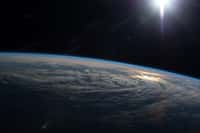 La Terre vue depuis la Station spatiale internationale à une altitude maintenue entre 350 et 400 kilomètres. © Nasa