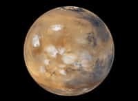 Pour la recherche d'un environnement propice à la vie dans le Système solaire, Mars est du plus grand attrait. Proche de nous, cette voisine ressemble en effet à notre planète et, dans un lointain passé, les conditions en surface ont été bien plus semblables aux nôtres. © Nasa