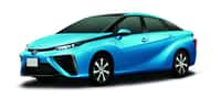La Toyota FCV à moteur électrique embarque une pile à combustible alimentée par deux bonbonnes d'hydrogène sous pression (700 bars) et par l'oxygène atmosphérique (d'où les deux énormes entrées d'air). L'autonomie serait de 500 km. © Toyota