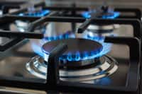 Face à l'augmentation des coûts des tarifs réglementés, les fournisseurs d'énergie proposent de nombreuses offres de marché permettant de réduire la facture de gaz. © Mykhailo Baidala, Adobe Stock