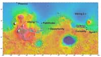 Les sites d'atterrissage des missions de la Nasa sont indiqués sur une carte altimétrique de l'instrument Mola de Mars Global Surveyor. Les altitudes les plus basses sont en bleu foncé, et les plus hautes en blanc. La différence d’altitude entre le vert et l’orange est d’environ quatre kilomètres. © Nasa, JPL-Caltech