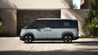 Le constructeur coréen lance un monospace électrique qui sera également décliné en version utilitaire pour les professionnels. © Kia