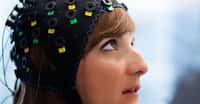 Pour créer une interface neuronale capable de suivre l’activité cérébrale des patients atteints d’un syndrome d’enfermement complet, les chercheurs du Wyss Center for Bio and Neuroengineering de Genève ont associé l'électroencéphalographie et la spectroscopie dans le proche infrarouge. © Wyss Center