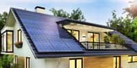 L'énergie solaire est une énergie 100 % renouvelable et l'installation de panneaux photovoltaïques séduit de plus en plus de propriétaires ! © Slavun, Adobe Stock